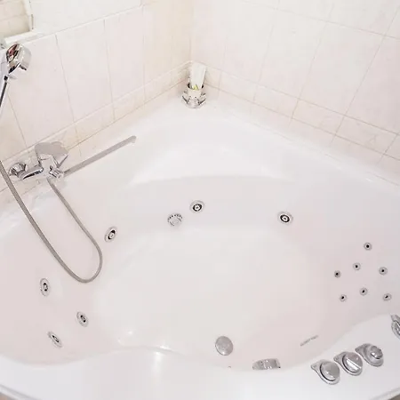 Premium 2-bedroom 2-bathroom Nezavisimosti 13 Apartament Mińsk