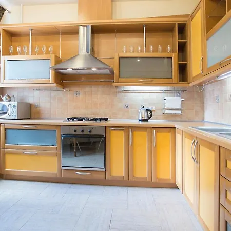 Premium 2-bedroom 2-bathroom Nezavisimosti 13