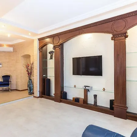 Premium 2-bedroom 2-bathroom Nezavisimosti 13 Apartament *