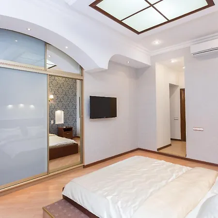Premium 2-bedroom 2-bathroom Nezavisimosti 13 Apartament Mińsk