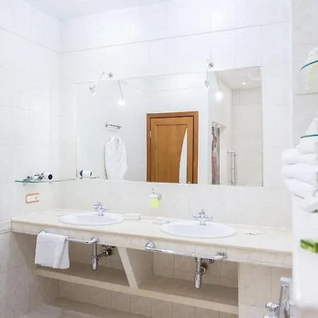 Premium 2-bedroom 2-bathroom Nezavisimosti 13 Apartament *