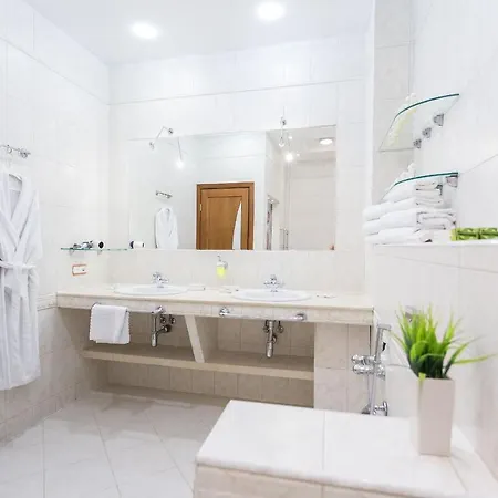 Premium 2-bedroom 2-bathroom Nezavisimosti 13 Apartament Mińsk