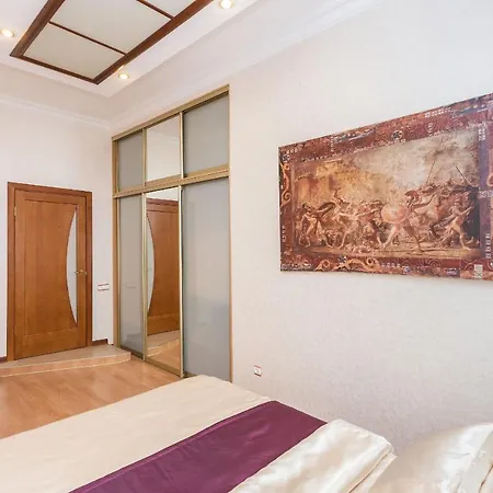 Premium 2-bedroom 2-bathroom Nezavisimosti 13 Apartament