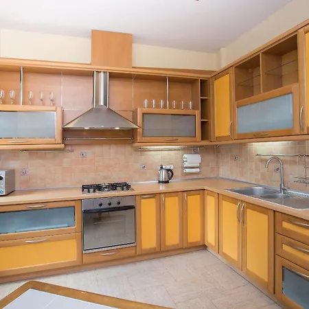 Premium 2-bedroom 2-bathroom Nezavisimosti 13 Apartament *